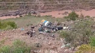 Cayó un ómnibus de un barranco en Bolivia y hay al menos 28 muertos