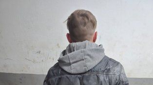 Denunciaron que les sacaba fotos a chicos de un club de fútbol y terminó detenido