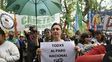 Gremios y organizaciones de Rosario se movilizaron junto a los jubilados y realizaron un acto frente la plaza San Martín.