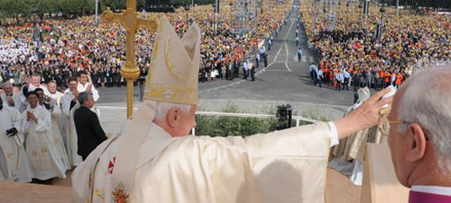 Benedicto XVI conden&oacute; la pagana pasi&oacute;n por el poder y el dinero