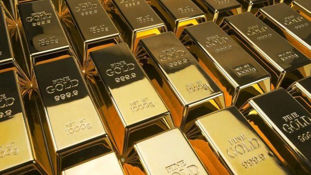 Los envíos de lingotes de oro fueron al menos cuatro entre junio y agosto. Luis Caputo blanqueó que se busca un rédito financiero