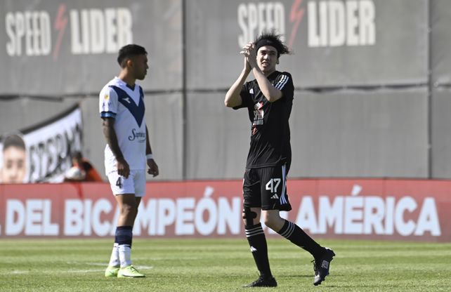 Papelón: un streamer santafesino debutó en Riestra ante Vélez, jugó sólo 78 segundos y no tocó la pelota