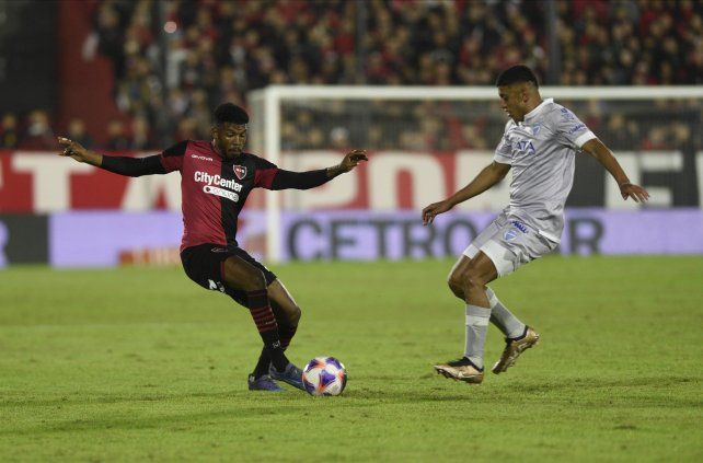 Jherson Mosquera cumplió la fecha de suspensión y fue citado en Newells para el partido contra Atlético Tucumán.
