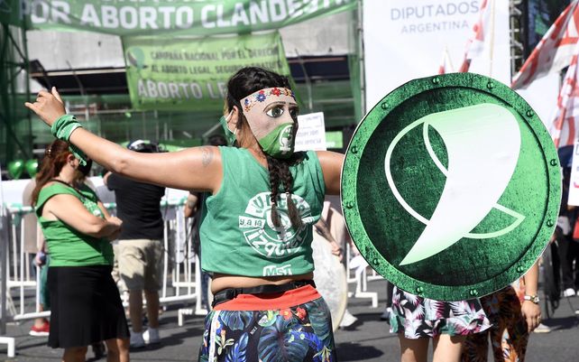 Aborto legal: verdes y celestes se manifiestan frente al Congreso
