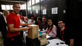Maxi Rodríguez fue a votar en las elecciones de Newells.