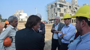 Recorrida. Estiman que el primer sector de 204, de las 600 viviendas que construye Procrear en el sur de Paraná, podría estar finalizada en el primer trimestre de 2018.