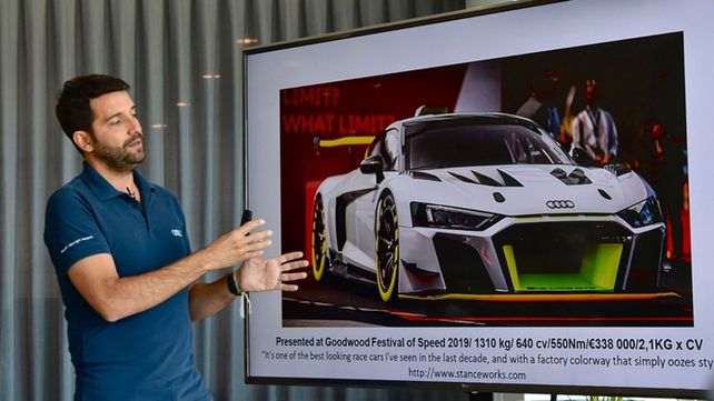 Juan Manuel Díaz frente a una de sus grandes creaciones: el Audi R8 GT2