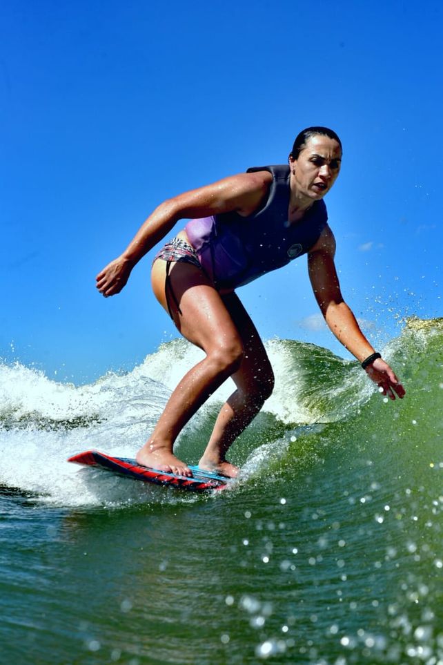Nael Bergara de Paraná quedó segunda en Wake Surf Damas.&nbsp; 