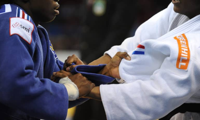 Por qué en judo el agarre de la solapa determina de antemano la dirección del ataque