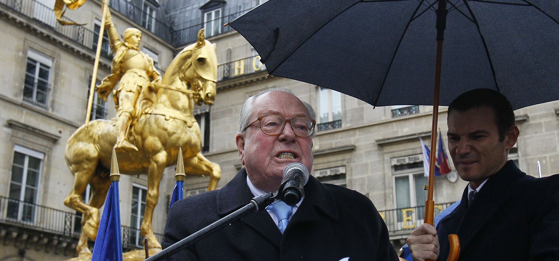 ARCHIVO - Jean Marie Le Pen, pronuncia un discurso frente a una estatua de Juana de Arco, para conmemorar el 600 aniversario de su nacimiento, en París, el sábado 7 de enero de 2012. El político francés de extrema derecha falleció hoy a la edad de 96 años (Foto AP/Francois Mori) ARCHIVO - Jean Marie Le Pen, pronuncia un discurso frente a una estatua de Juana de Arco, para conmemorar el 600 aniversario de su nacimiento, en París, el sábado 7 de enero de 2012. El político francés de extrema derecha falleció hoy a la edad de 96 años (Foto AP/Francois Mori)