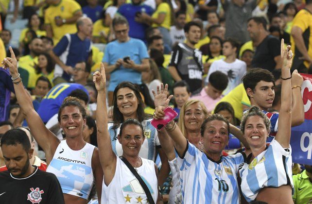 Hincha argentina detenida por racismo en el estadio Maracaná