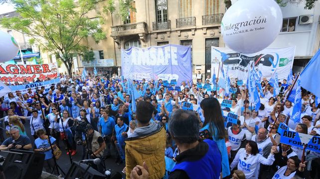 Partió desde Paraná, la columna de docentes del NEA en el marco de la Marcha Federal Educativa