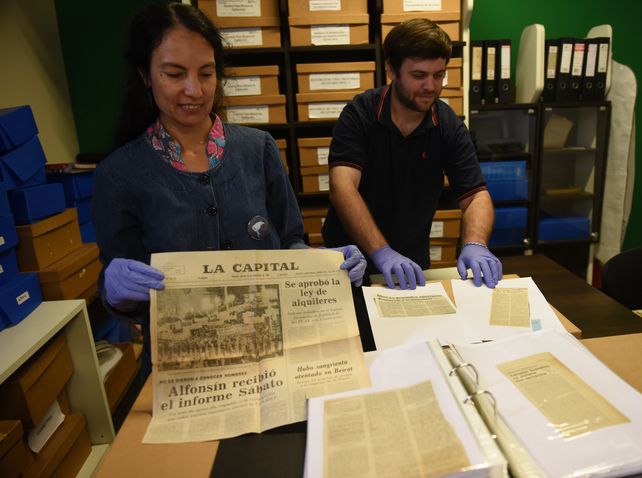 Natalia Chetti y Leonardo Simonetta son profesores de historia y forman parte del personal que recibe y asesora a quienes se acercan al espacio del Museo.