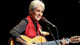 Joan Báez, un ícono de la canción de protesta, dejó los escenarios en 2019.