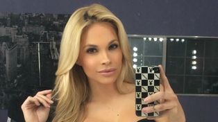 La policía investiga la foto que publicó una modelo Playboy y que desató una fuerte polémica