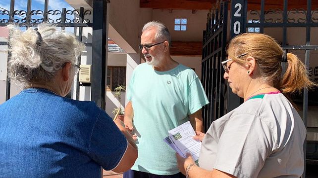 Personal de la Municipalidad de Paraná realizó este sábado un bloqueo sanitario por un caso de dengue importado de una mujer que regresó de Posadas