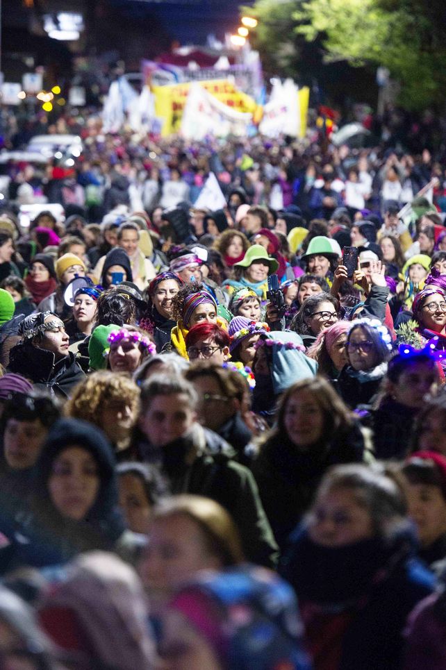 Miles de mujeres y diversidades marcharon por sus derechos en el 36° Encuentro Plurinacional de Mujeres y Diversidades en Bariloche