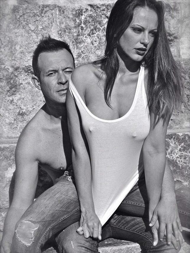 La ex de Cristiano posó desnuda en la ducha