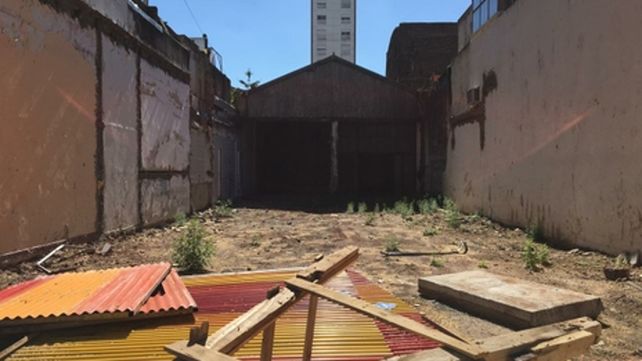 Un predio industrial abandonado de Rodríguez al 1000