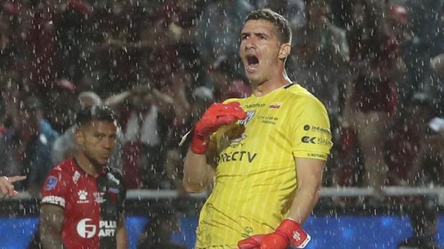 Pinos fue clave en la final de la Sudamericana que Independiente del Valle le gan&oacute; a Col&oacute;n.