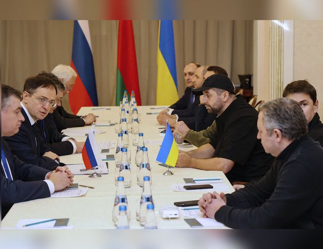 Ucrania y Rusia se reunieron en Bielorrusia y Kiev exigió el retiro de las tropas invasoras