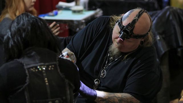 Barbas, bigotes y tatuajes en la convención internacional de Bucarest