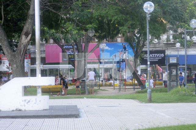 Brutal agresión: apuñalaron a un adolescente de 17 años en la Plaza del Soldado