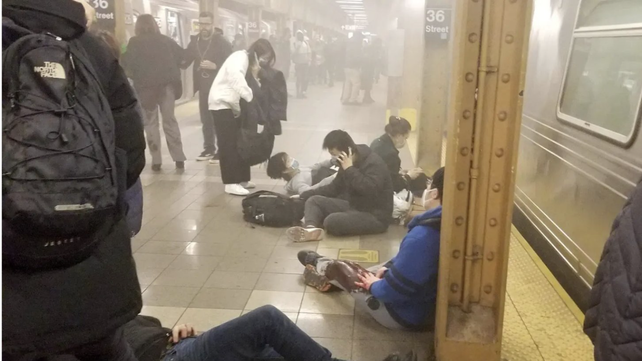 Se reportaron 13 heridos de bala tras el ataque en el metro de Brooklyn