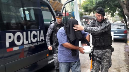 Detienen a Pillín Bracamonte, jefe de la barra brava de Central, y al titular de la Uocra Rosario