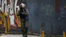 La represión policial se ha hecho sistemática en Venezuela al menos desde 2017. Cientos de jóvenes han muerto o han sido condenados por tribunales militares. La represión policial se ha hecho sistemática en Venezuela al menos desde 2017. Cientos de jóvenes han muerto o han sido condenados por tribunales militares.