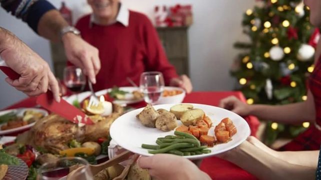 La cena previa a la Navidad tiene alternativas para salir de casa.