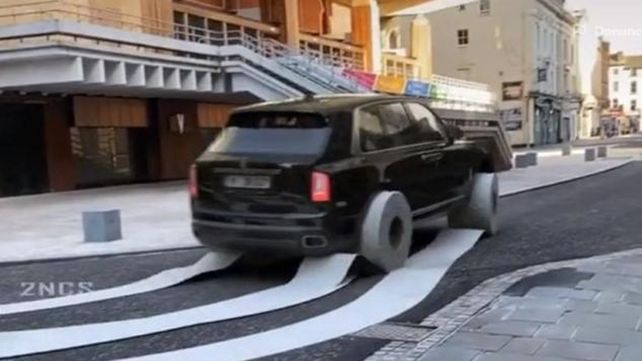Un auto con ruedas de papel higiénico gana fama en TikTok