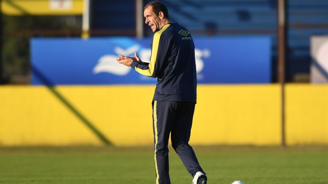 Leandro Somoza quiere armar un plantel a su gusto y por eso prescindió de varios futbolistas.