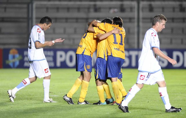 Copa Argentina 2012. Los canallas festejan la victoria 2 a 1 ante los piratas en el partido jugado en el Bicentenario de San Juan.