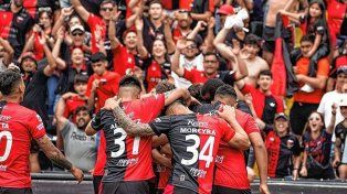 Colón juega una final por la permanencia ante Vélez en Liniers
