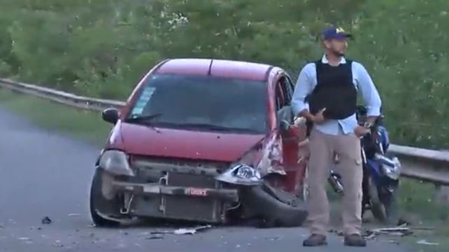 Dos autos chocaron de frente y luego impactaron a una moto en el acceso a Funes