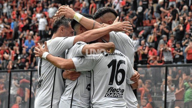 Colón calentó la previa del duelo crucial ante Defensores de Belgrano en las redes