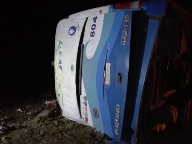 El micro trasladaba a los turistas desde Baracoa a La Habana. Se accidentó en la zona de Guantánamo.