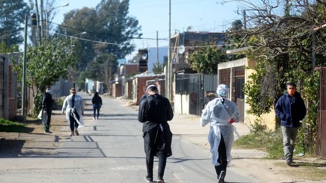 Personal de salud comenzó la inoculación en los barrios.&nbsp;