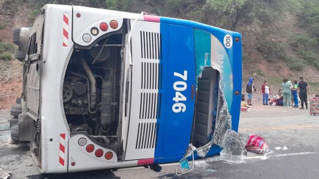 El coche de la empresa Andesmar había partido de La Quiaca y se dirigía a Mendoza con 55 pasajeros.