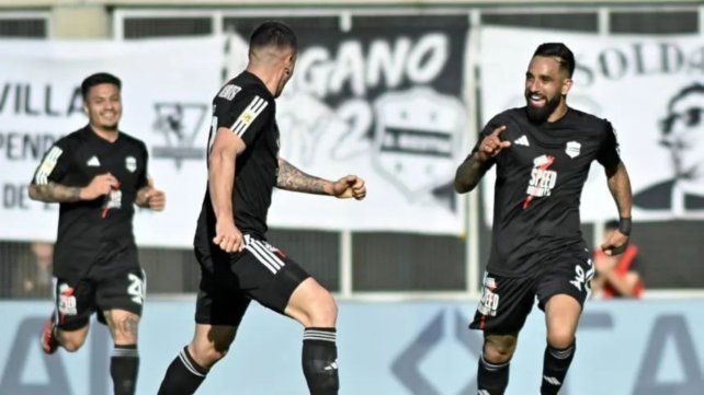 El ex-Patronato Jonathan Herrera sigue siendo pieza clave para el Deportivo Riestra.