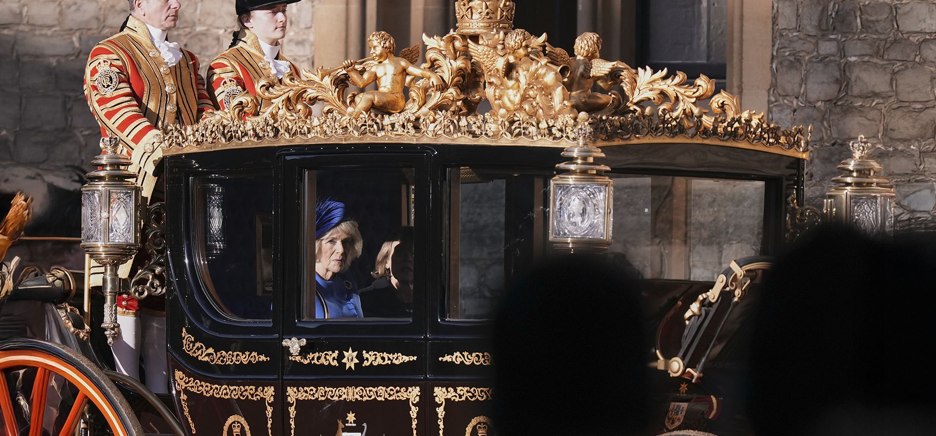 La esposa del presidente alemán Frank-Walter Steinmeier, Elke Büdenbender, y la reina Camila llegan en la carroza oficial australiana para una bienvenida ceremonial en el Castillo de Windsor, en Windsor, Inglaterra, el miércoles 3 de diciembre de 2025. (Andrew Matthews/Pool Photo vía AP) La esposa del presidente alemán Frank-Walter Steinmeier, Elke Büdenbender, y la reina Camila llegan en la carroza oficial australiana para una bienvenida ceremonial en el Castillo de Windsor, en Windsor, Inglaterra, el miércoles 3 de diciembre de 2025. (Andrew Matthews/Pool Photo vía AP)