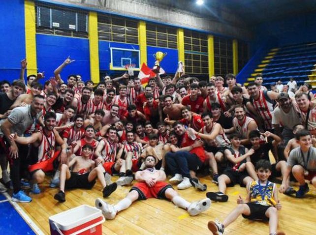 Alumni de Casilda fue el mejor en la segunda categoría del básquet de la Rosarina.