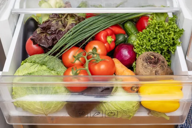 Los dos cajones inferiores de la heladera deben destinarse al almacenamiento de frutas y verduras,