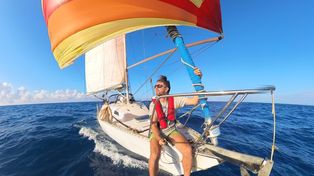 Vivir a bordo: Gastón López, de 38 años, dejó Rosario y zarpó al mar en su velero.&nbsp;