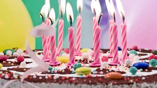 Ya no hay que pagar por cantar el Cumpleaños feliz: un juez determinó que es de dominio público