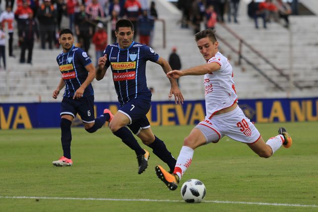 EN CARRERA. El conjunto santafesino hizo prevalecer la mayor riqueza de su plantel y avanzó a la siguiente fase.&nbsp;