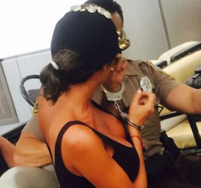 Vicky Xipolitakis dejó la cárcel en Miami tras haber sido detenida por posar desnuda en la vía pública
