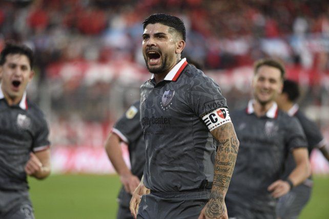 Capitán y bandera. Éver Banega