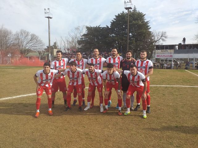 Los once de arranque. El equipo firmatense que conduce Luciano Raposo se llevó un triunfazo de Alcorta.